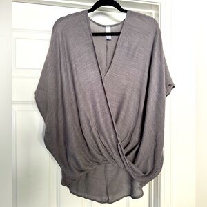 KALIHI women’s top Large